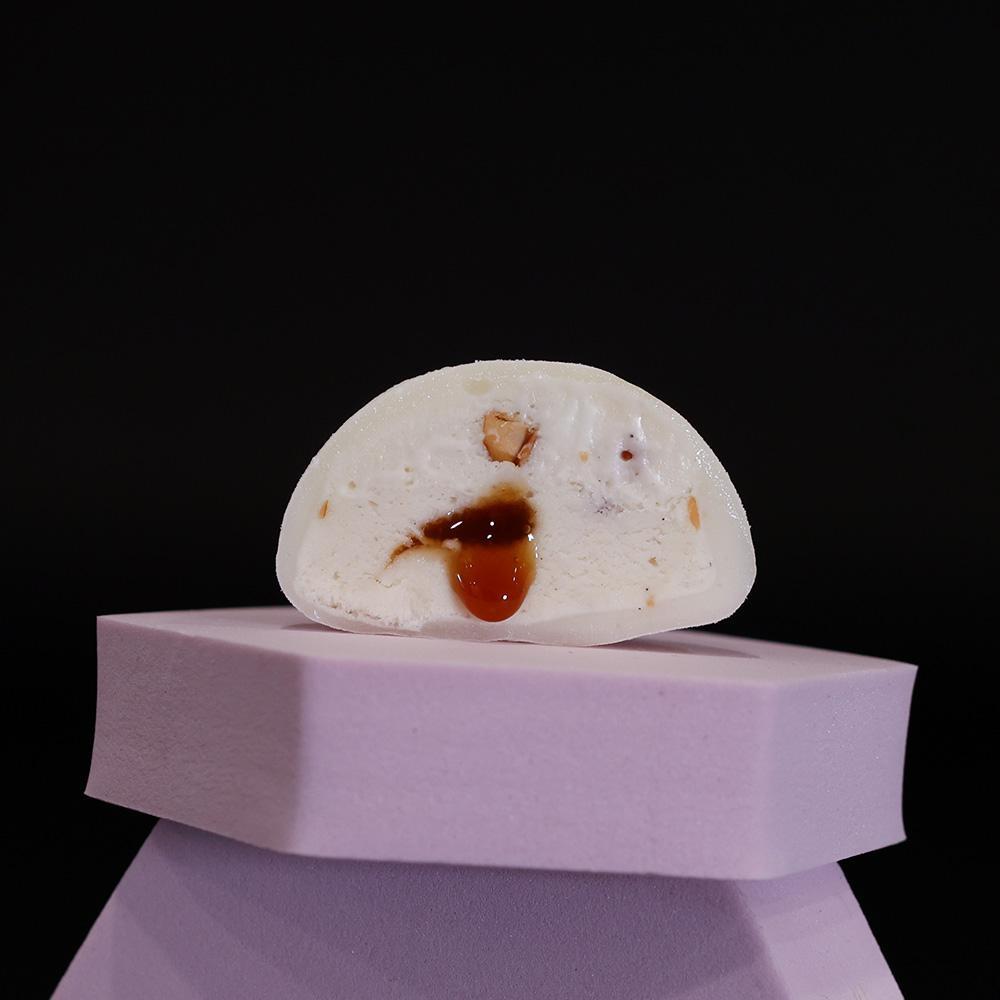 présentation du mochi glacé macadamia coeur coulant caramel